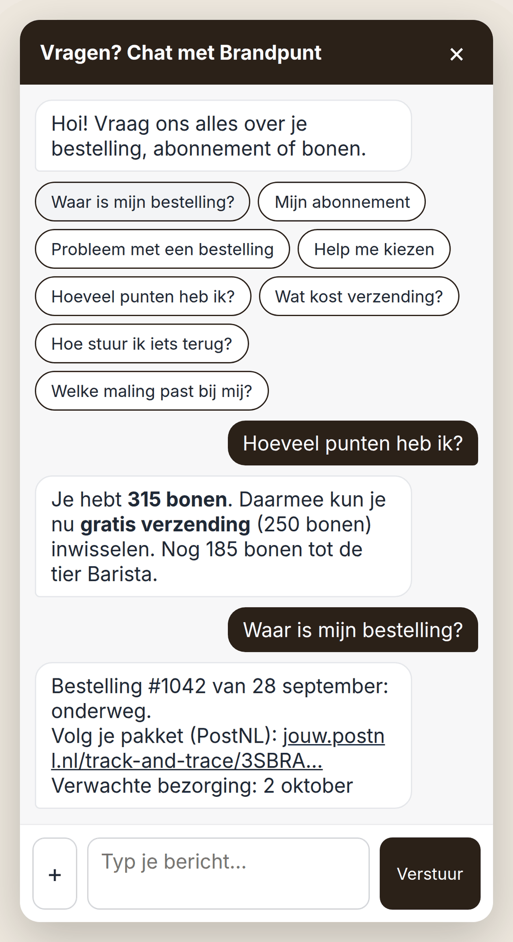 Chatvenster in een webshop met knoppen voor bestelling volgen, abonnement en veelgestelde vragen, en een antwoord van de AI over het puntensaldo en de bestelstatus